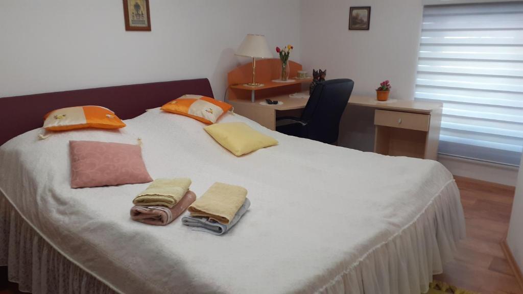 Postel nebo postele na pokoji v ubytování Berta Apartman