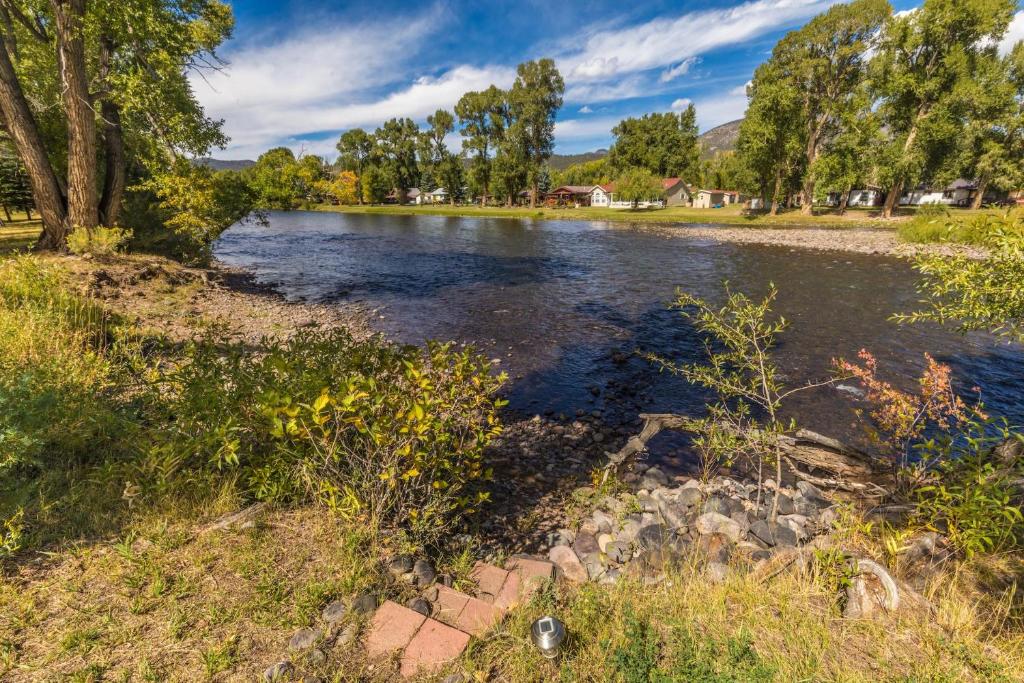 River Retreat SF, South Fork (updated prices 2024)