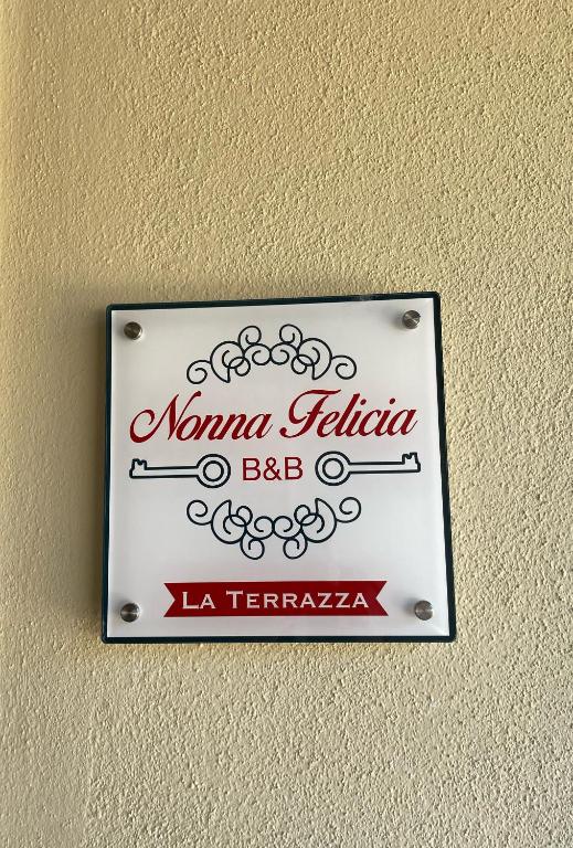 Certificato, attestato, insegna o altro documento esposto da Nonna Felicia B&B