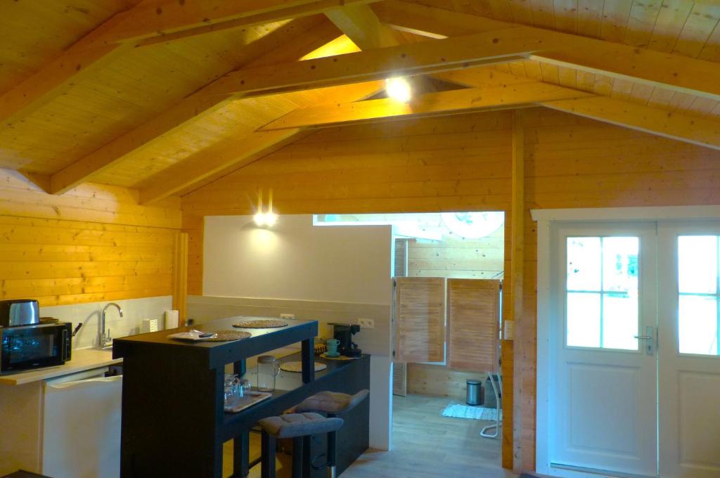 Kuchyň nebo kuchyňský kout v ubytování Wood-and-work