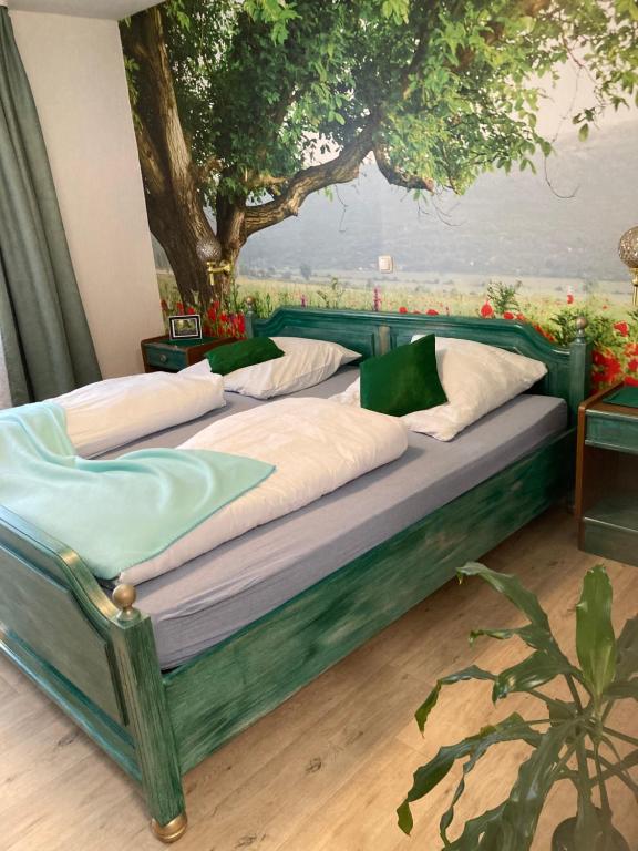 Postel nebo postele na pokoji v ubytování Antjes Schmankerlhotel und Restaurant