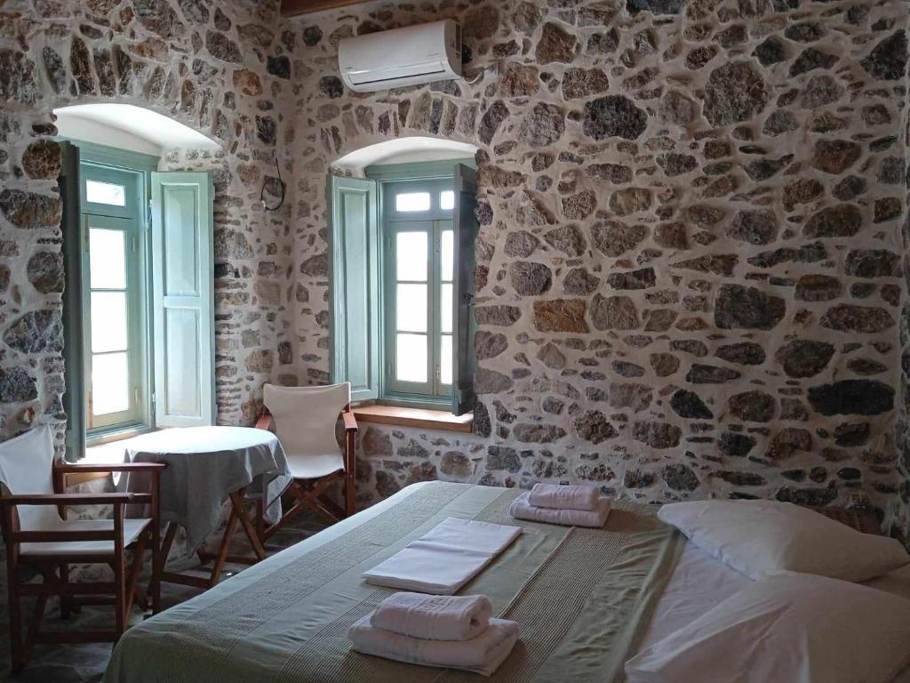 Кровать или кровати в номере Casa Mar on Kantouni Beach