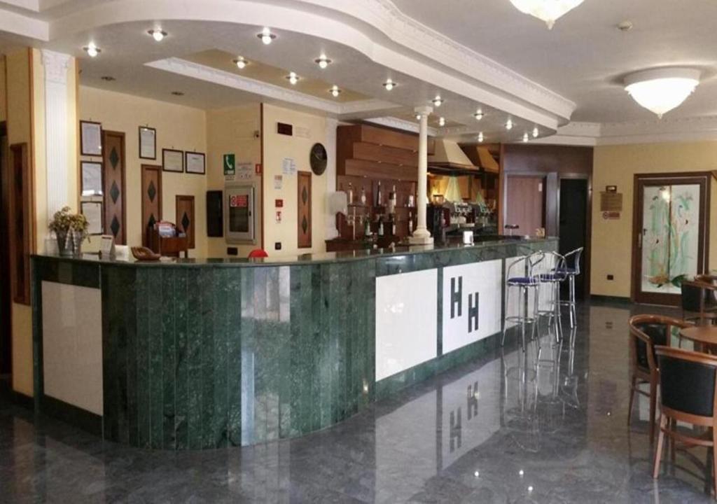 Lounge nebo bar v ubytování Hotel Holiday