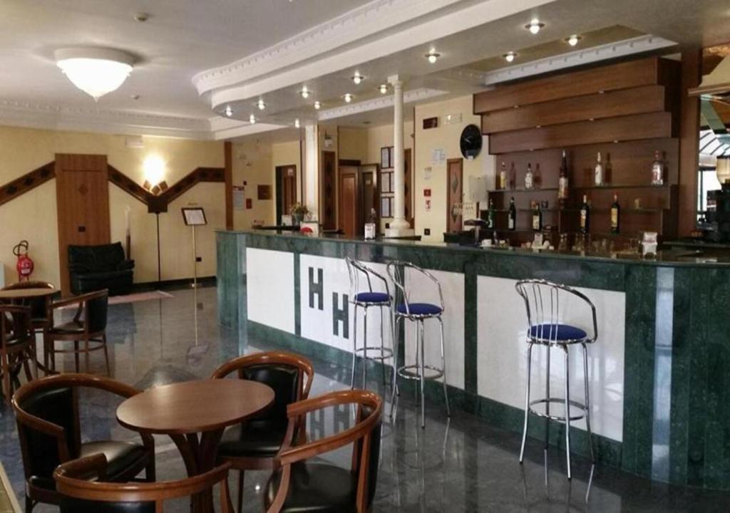 Lounge nebo bar v ubytování Hotel Holiday