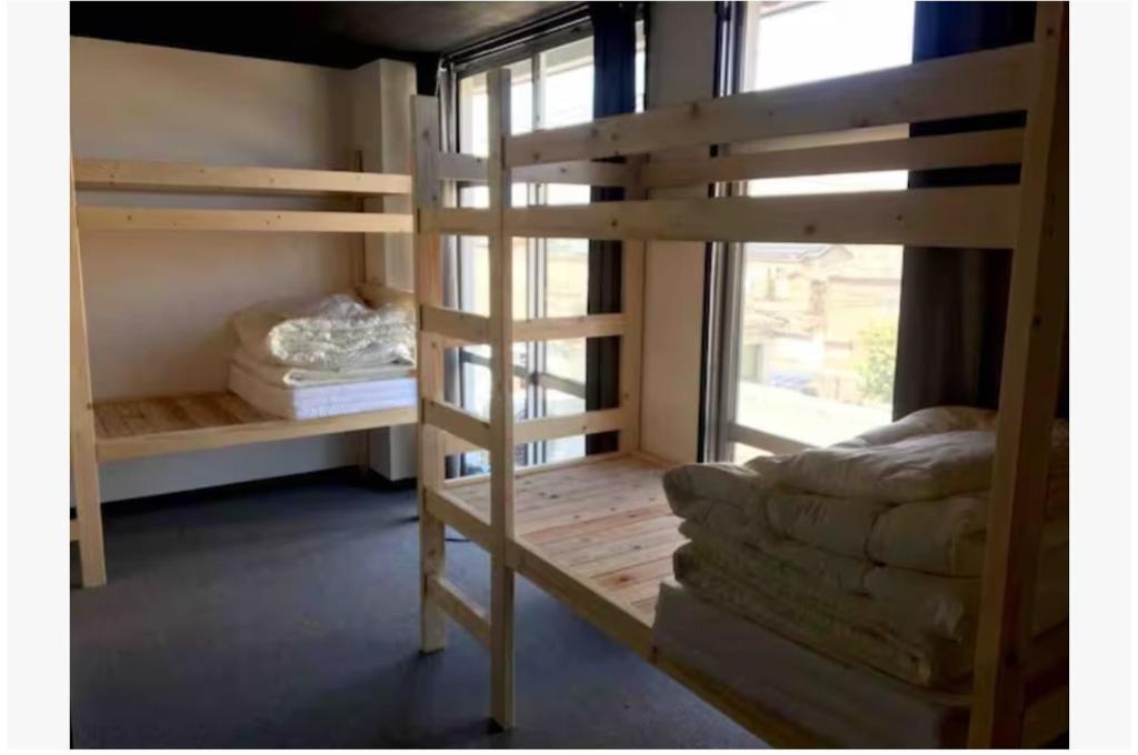 a bunk bed in a room with a window at Little Okawood - Vacation STAY 83140v in Ōkawa