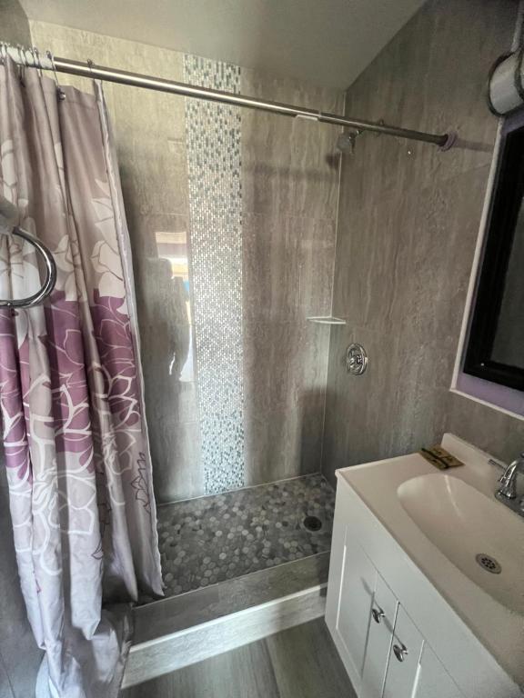 Koupelna v ubytování Walden Motel
