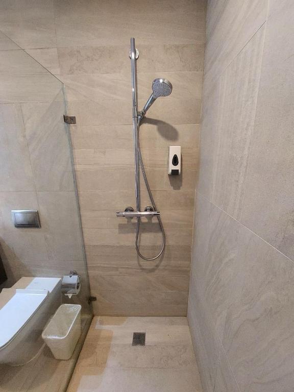 Koupelna v ubytování Hard Rock Getaway • 2BR with Golf + Pool Views