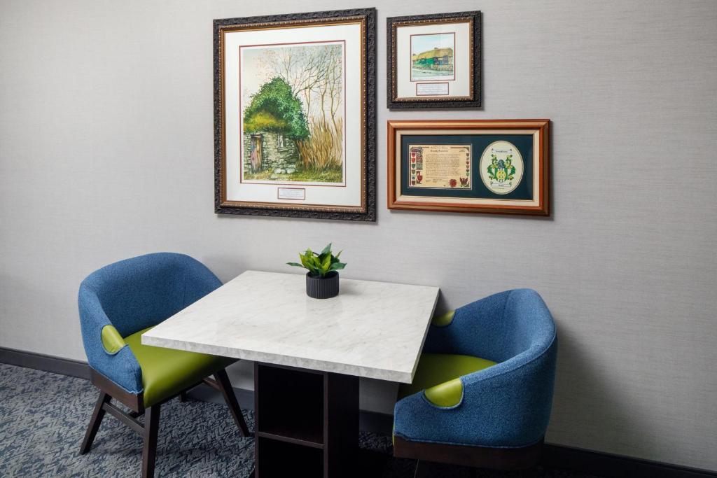 Irish Cottage Inn & Suites - Cuarto King