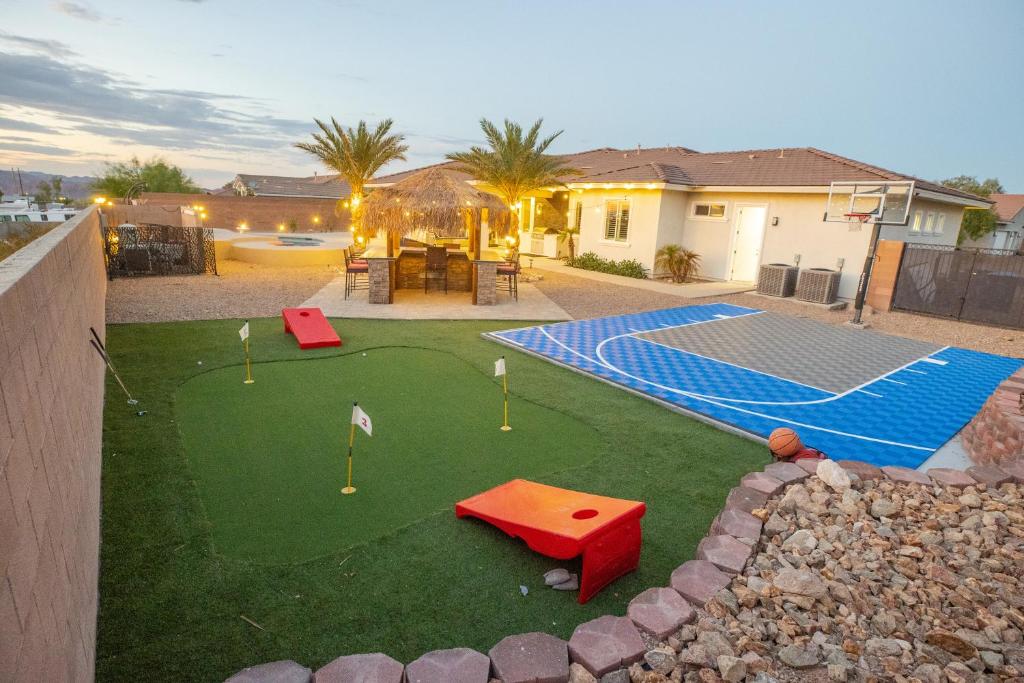 Bassein majutusasutuses 3400 SqFt House W/40Ft Heated Pool/Spa- Strip View või selle lähedal