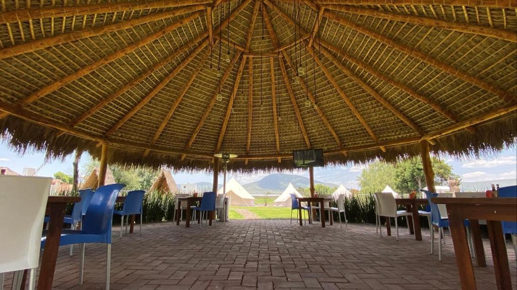 Ресторант или друго място за хранене в Jun Tepee Glamping