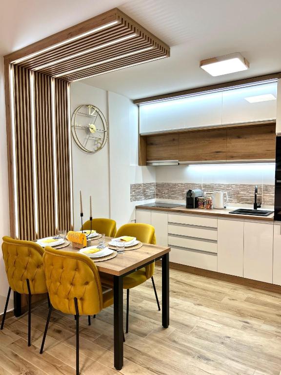 Kuchyň nebo kuchyňský kout v ubytování Apartman Lux-besplatno korišćenje zasebne garaže