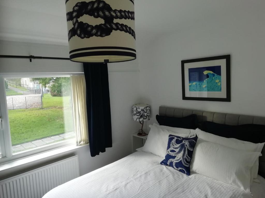 a bedroom with a bed and a window at 2 bed Villa with full use of site facilities in Newquay