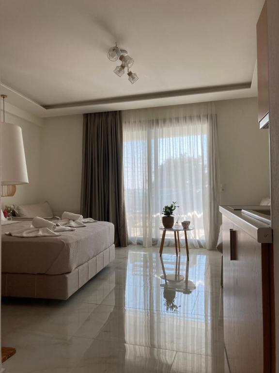 Wide Blue Luxury Boutique Suites - 17