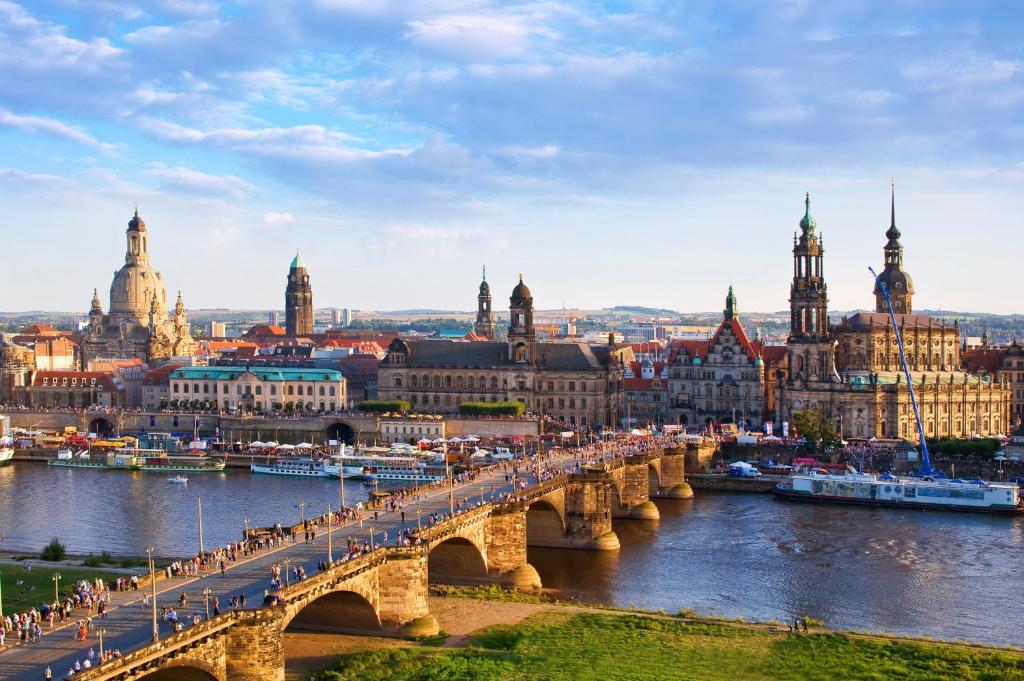 Výhled na řeku, která protéká v blízkosti hotelu