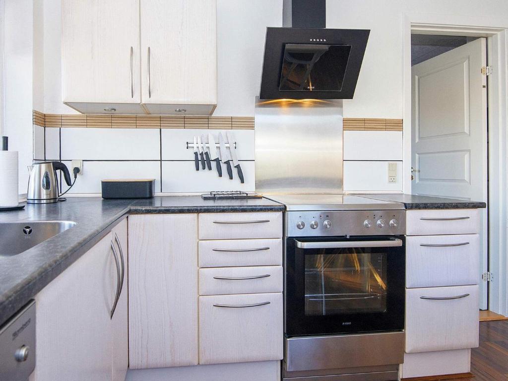 Kuchyň nebo kuchyňský kout v ubytování Holiday home Haderslev XXV