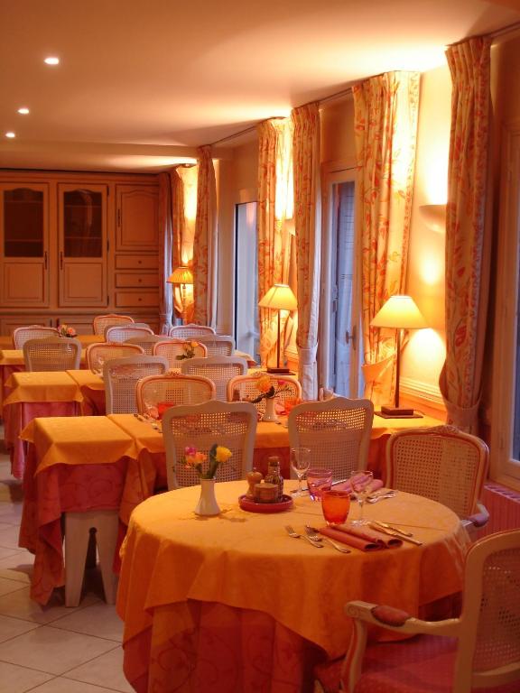 Posezení v ubytování Hôtel Mireille
