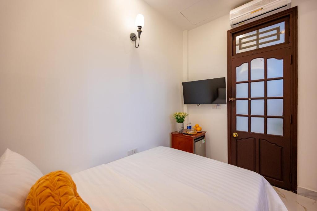 Postel nebo postele na pokoji v ubytování Golden Sun Hotel Hoi An