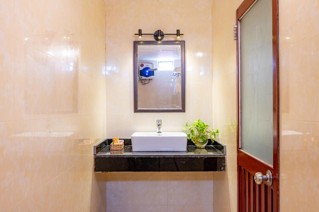Koupelna v ubytování Golden Sun Hotel Hoi An