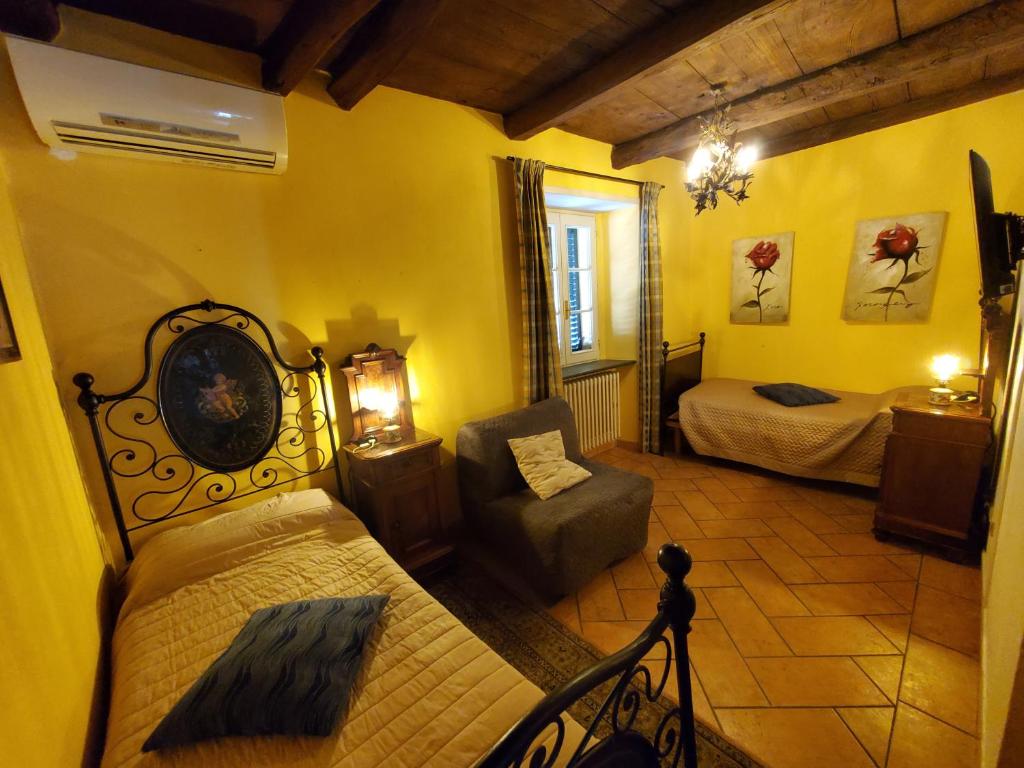 Postel nebo postele na pokoji v ubytování Antica Locanda La Tinara del Belvedere - Romantic Dreams -