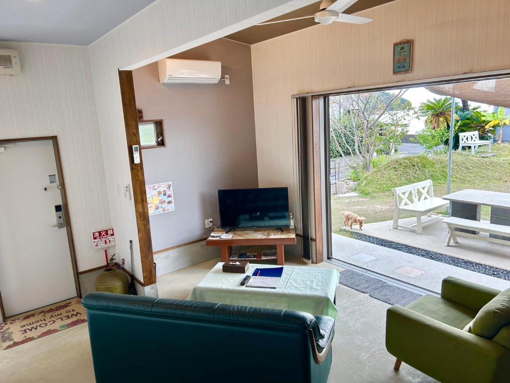 TV a/nebo společenská místnost v ubytování Beach Villa Tachibana