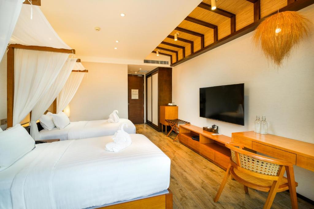 Postel nebo postele na pokoji v ubytování H Resort Bohol - The Coral Cliff by SMS Hospitality