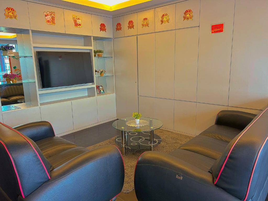 TV a/nebo společenská místnost v ubytování Double Happiness Hotel