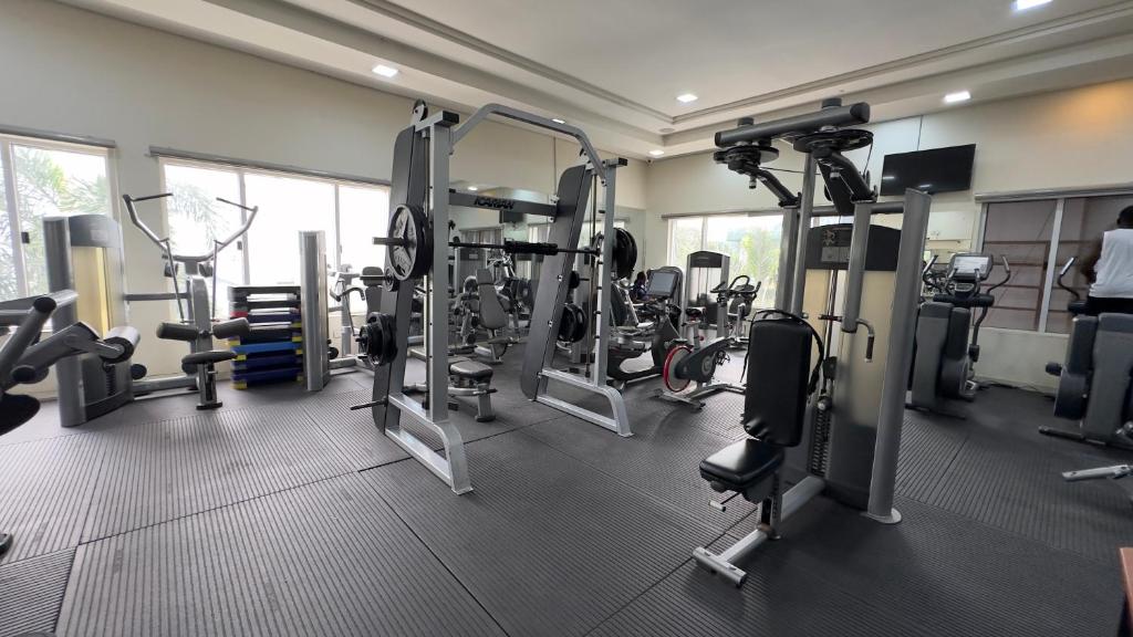 Spordikeskus ja/või sportimisvõimalused majutusasutuses Rollace Hotel