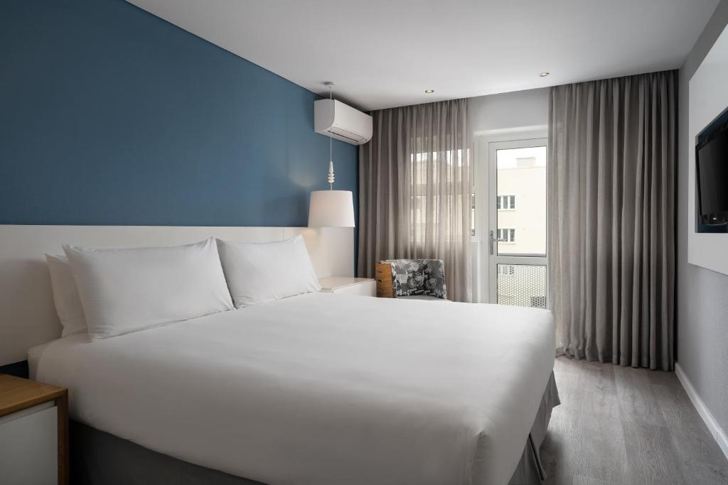 Protea Hotel by Marriott Cape Town Sea Point 6