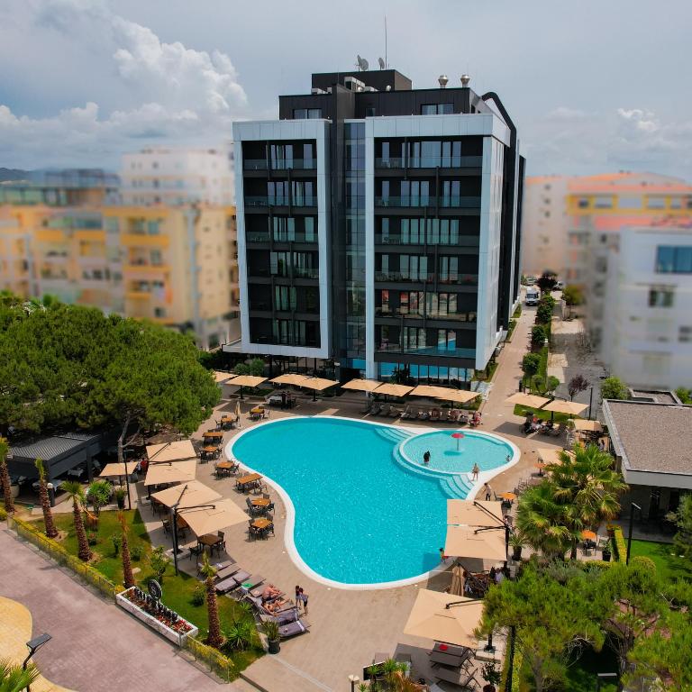 Bazén v ubytování Supreme Hotel nebo v jeho okolí