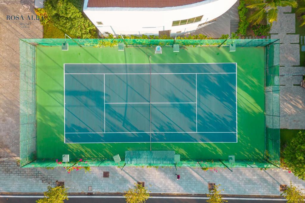 Tenis a/nebo squash v ubytování Rosa Alba Resort & Villas Tuy Hoa nebo okolí