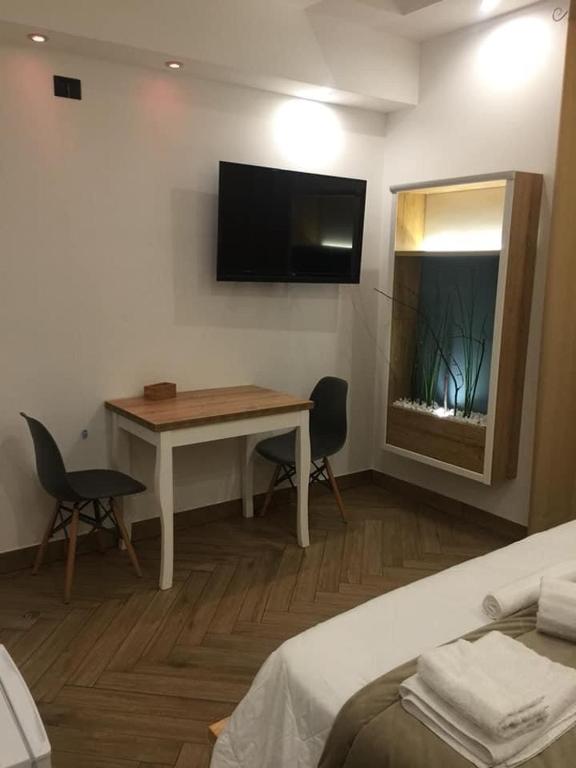 TV a/nebo společenská místnost v ubytování Suite Pizzo jacuzzi rooms