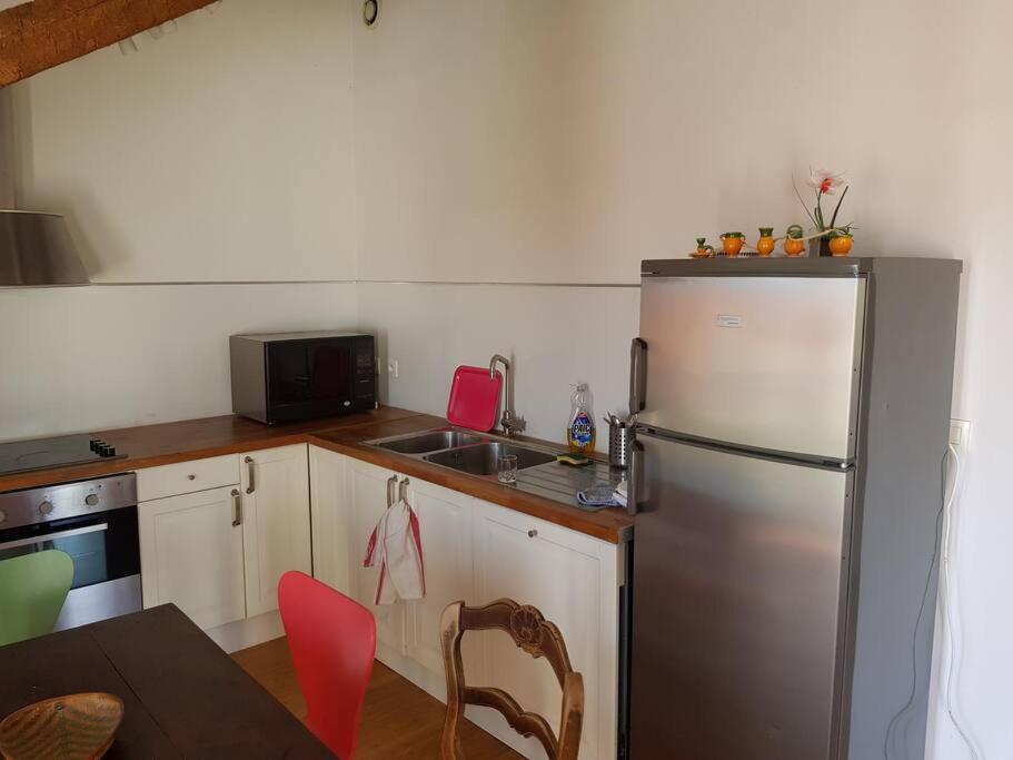Kuchyň nebo kuchyňský kout v ubytování Appartement près des plages du Mourillon
