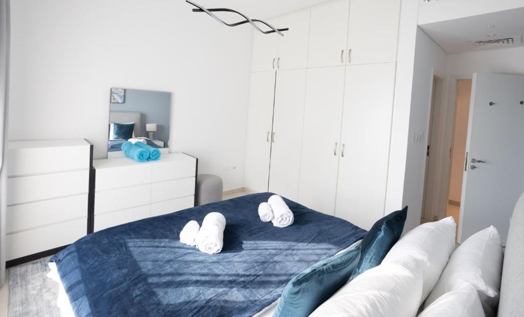 Postel nebo postele na pokoji v ubytování CozyCorner - Gym & Pool Access - Reem Island