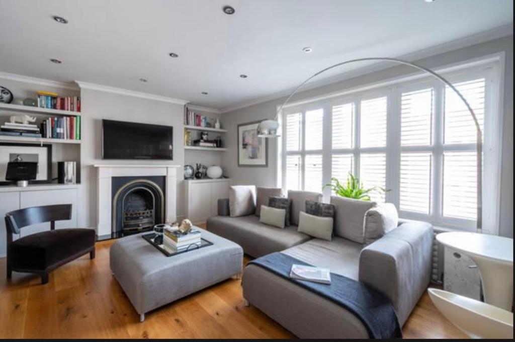 Home James, Twickenham (updated prices 2024)