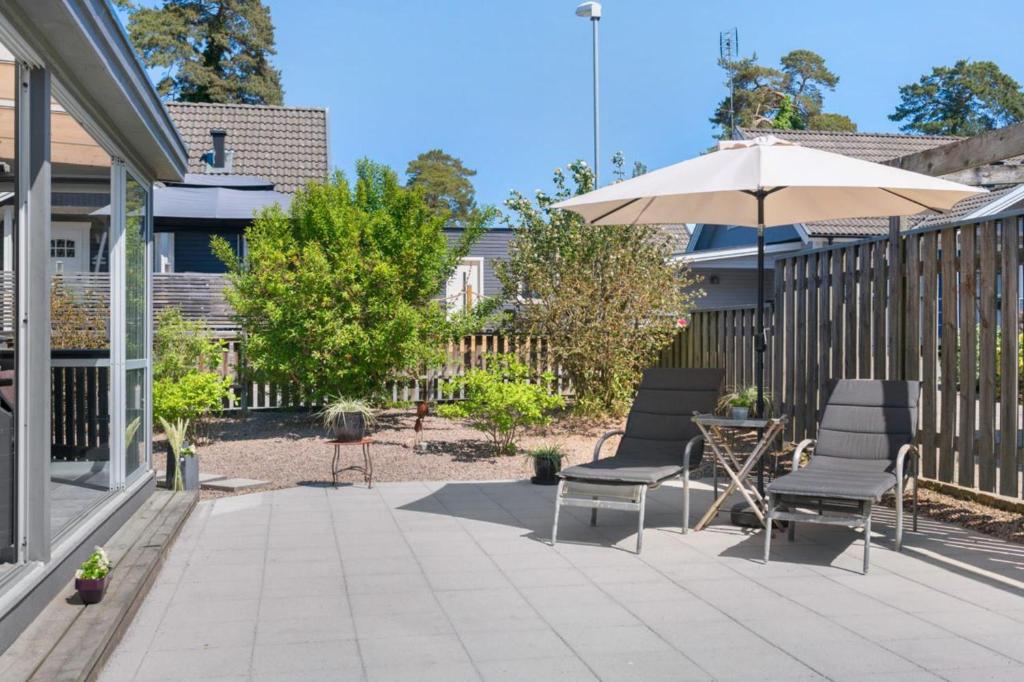 Zahrada ubytování Charming 2-floor house by the sea in Ahus Sweden