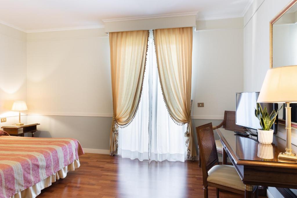 Postel nebo postele na pokoji v ubytování Hotel Tuder