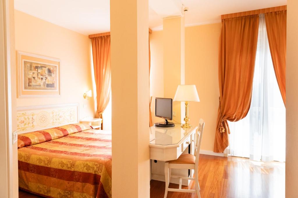 Postel nebo postele na pokoji v ubytování Hotel Tuder