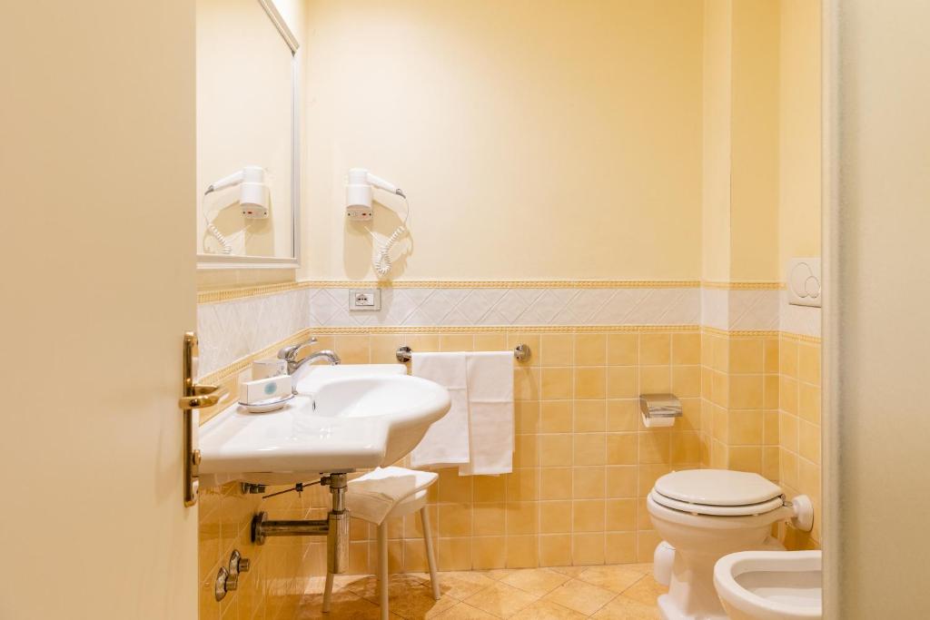 Koupelna v ubytování Hotel Tuder