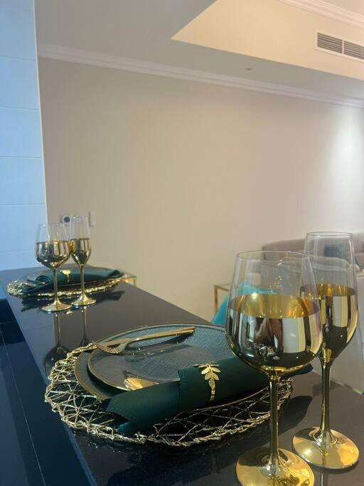 Nápoje v ubytování Luxury Downtown Apt 3Min From DM