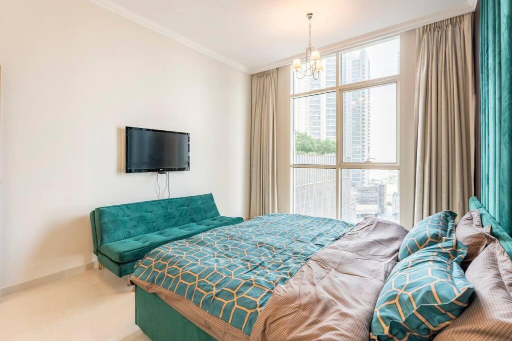 Postel nebo postele na pokoji v ubytování Luxury Downtown Apt 3Min From DM
