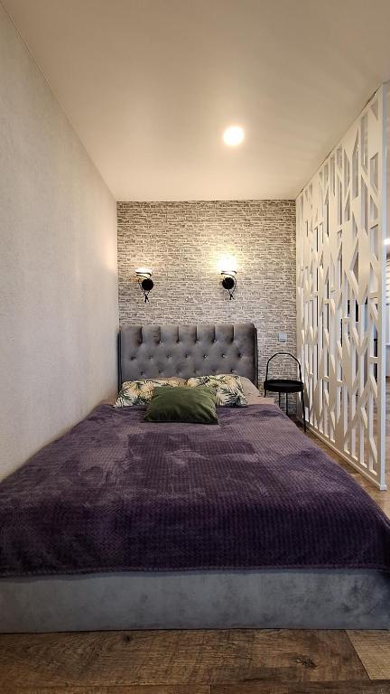 En eller flere senge i et værelse på Apartamentai su balkonu, gražiu vaizdu į miestą, prie Akropolio Taikos pr 41