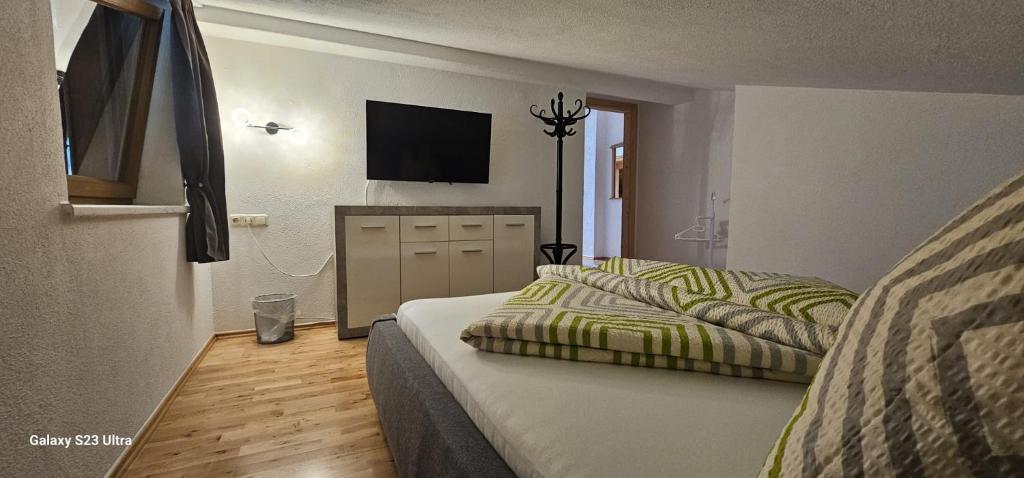 TV a/nebo společenská místnost v ubytování Ferienwohnung Schranz