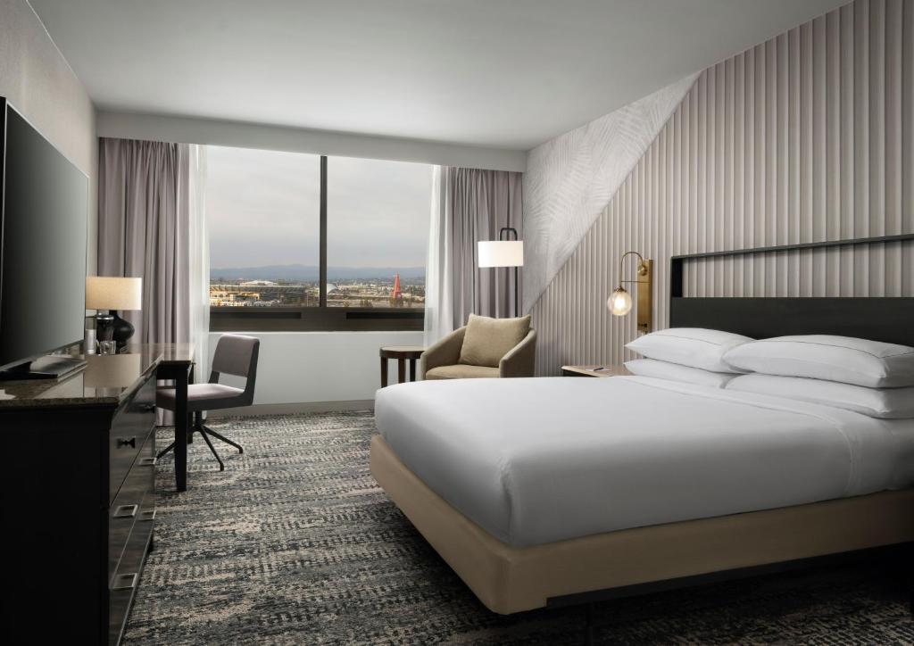 Hotel Fera Anaheim, a DoubleTree by Hilton Hotel - Premium King Room - High Floor - City View