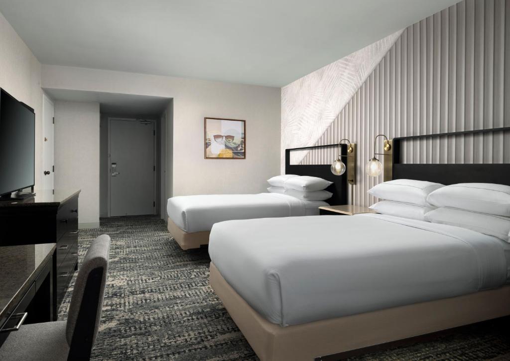 Hotel Fera Anaheim, a DoubleTree by Hilton Hotel - Double Room With Two Double Beds - Hearing Access