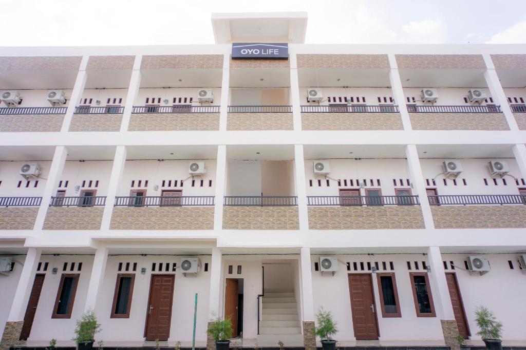 an external view of the building at OYO Life 2354 Rose House in Medan