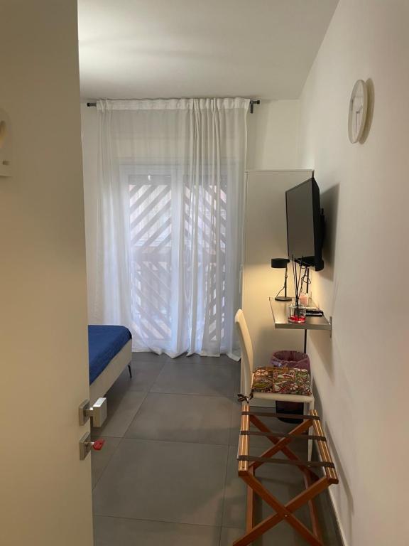 Televízia a/alebo spoločenská miestnosť v ubytovaní Stella Rooms