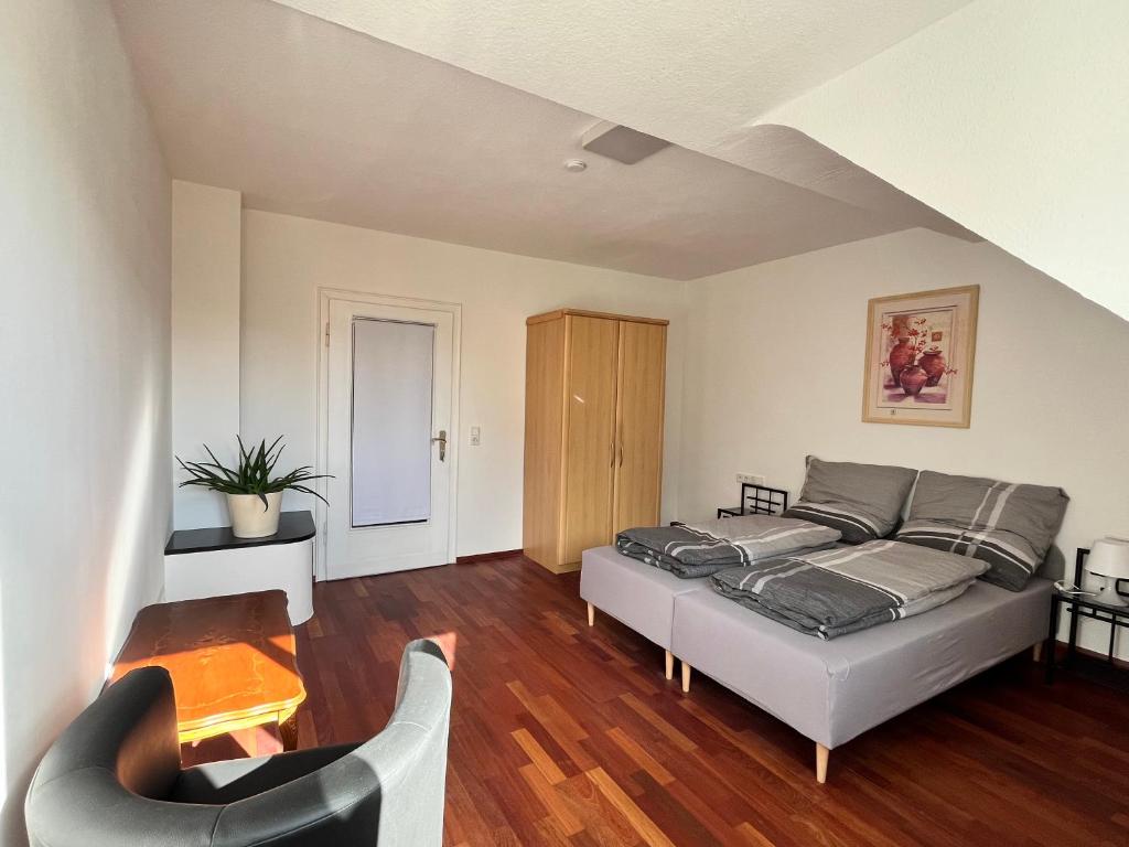 Gästezimmer Limburg City - Habitación Doble Con Baño Compartido