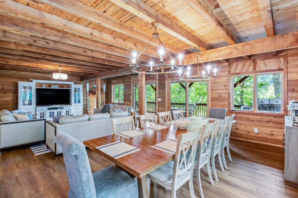 Lake Forest Lodge at Rough River, Fentress McMahan (updated prices 2024)