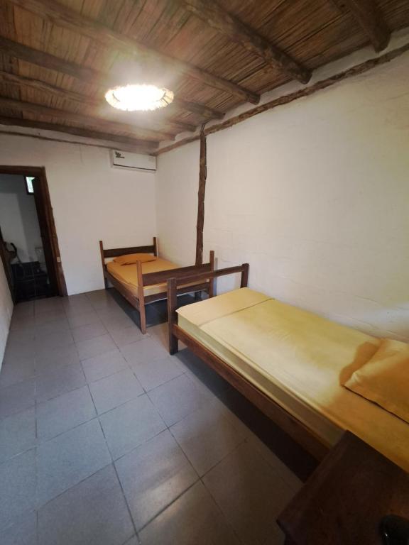 Postel nebo postele na pokoji v ubytování Suites La Tortuga