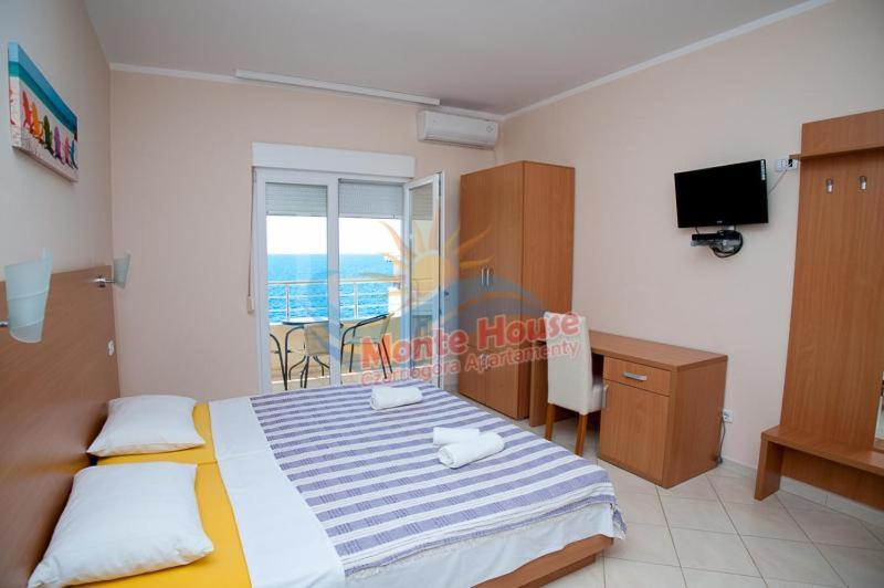 Postel nebo postele na pokoji v ubytování APARTMANI LUX SEA